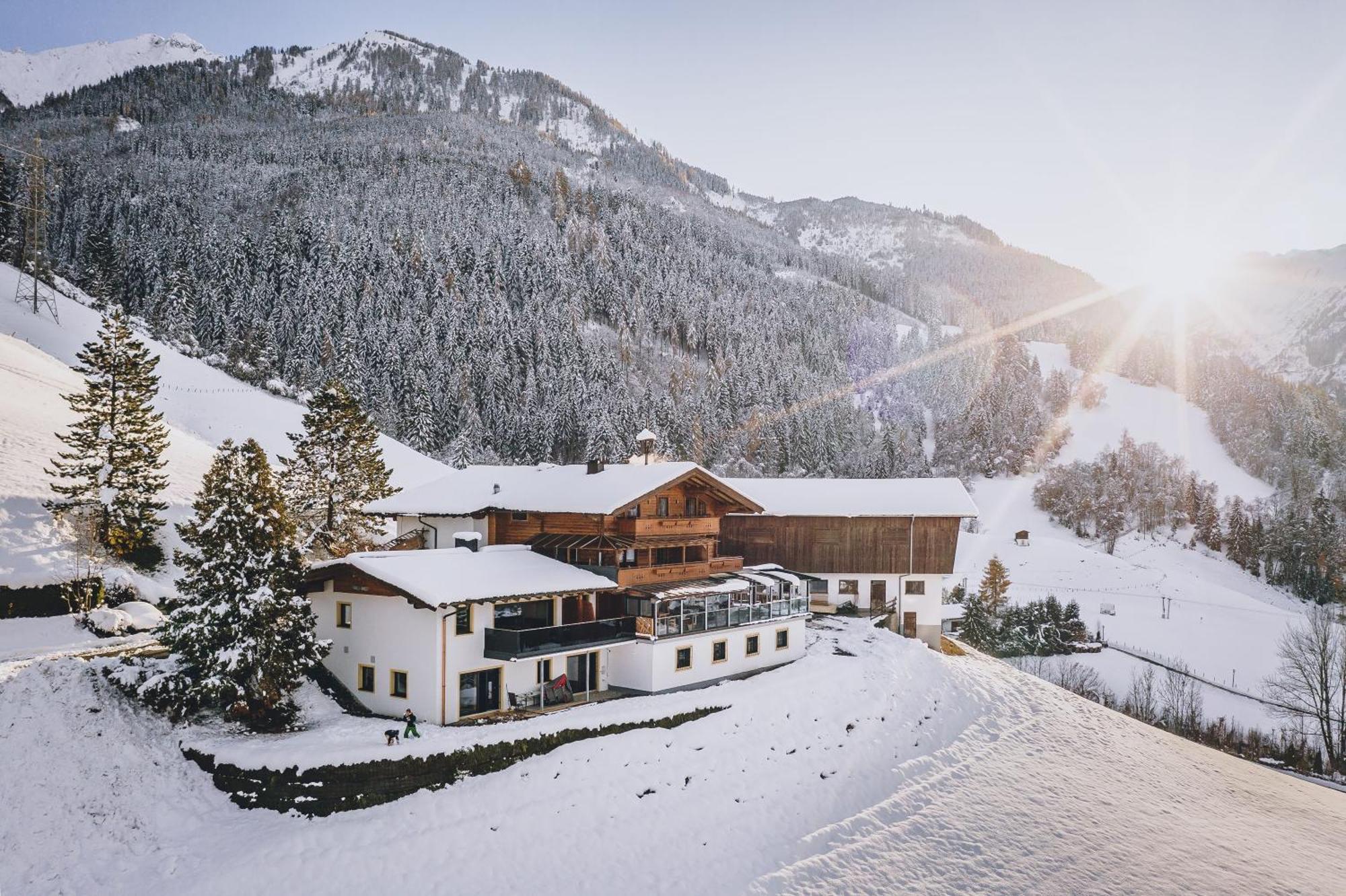 Panorama Hotel Guggenbichl - Inkl Sommerkarte, Einmaliger Eintritt Ins Tauern Spa & Bester Ausblick Ueber Kaprun Bagian luar foto