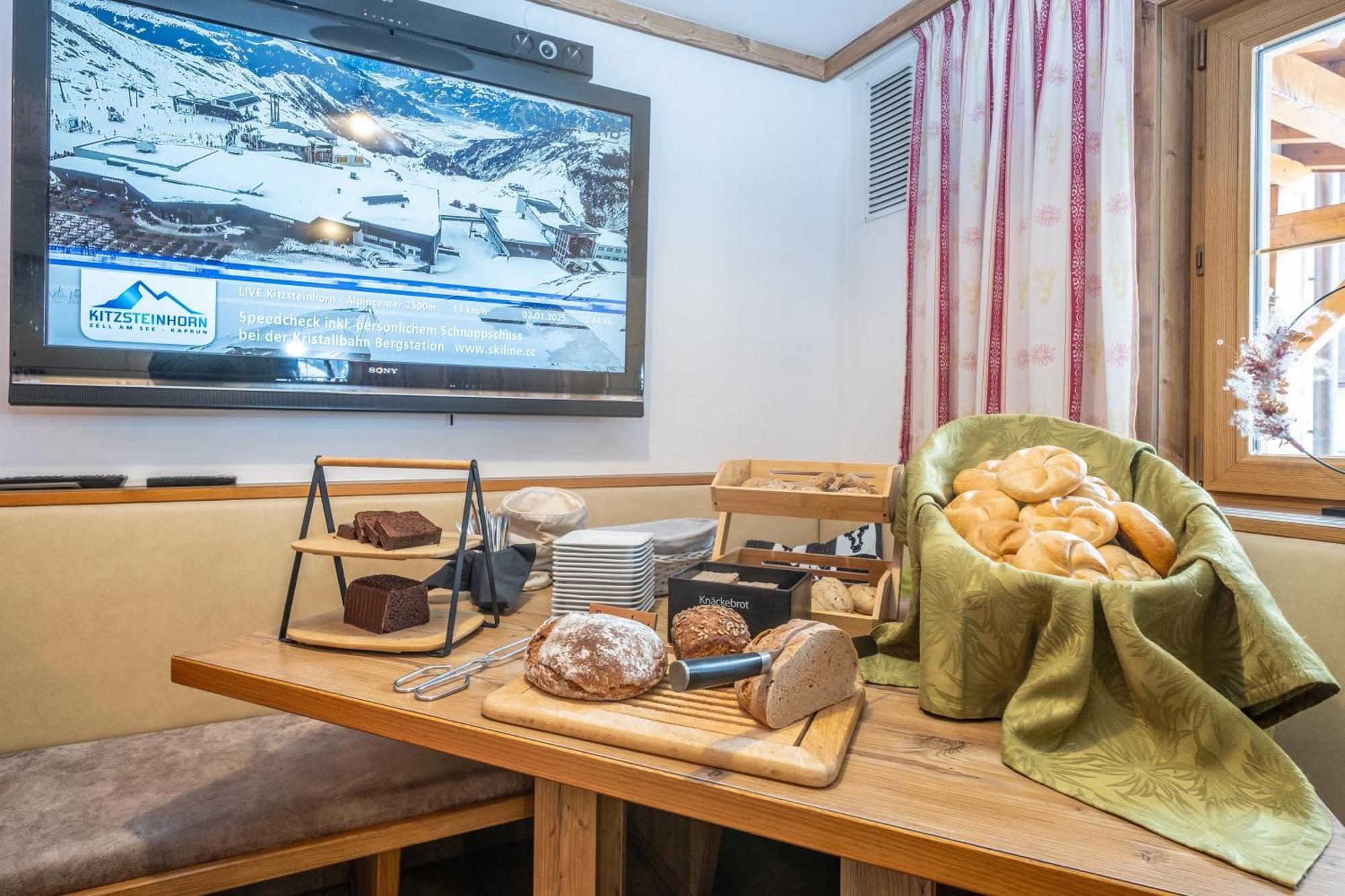Panorama Hotel Guggenbichl - Inkl Sommerkarte, Einmaliger Eintritt Ins Tauern Spa & Bester Ausblick Ueber Kaprun Bagian luar foto
